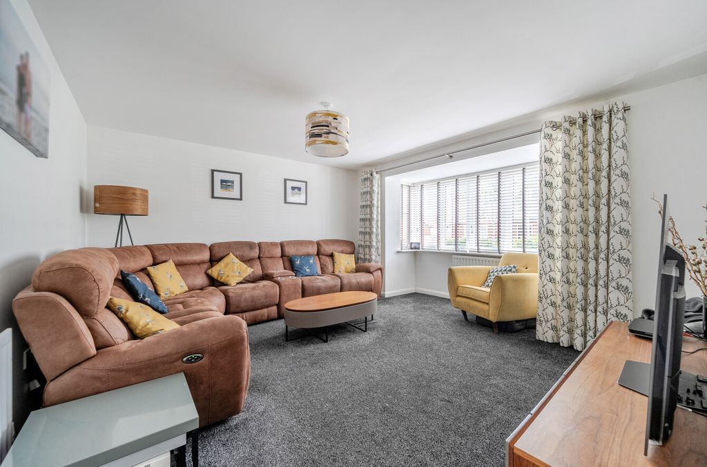 Property photo 2 of 16 1462848-26-6A0F4B...