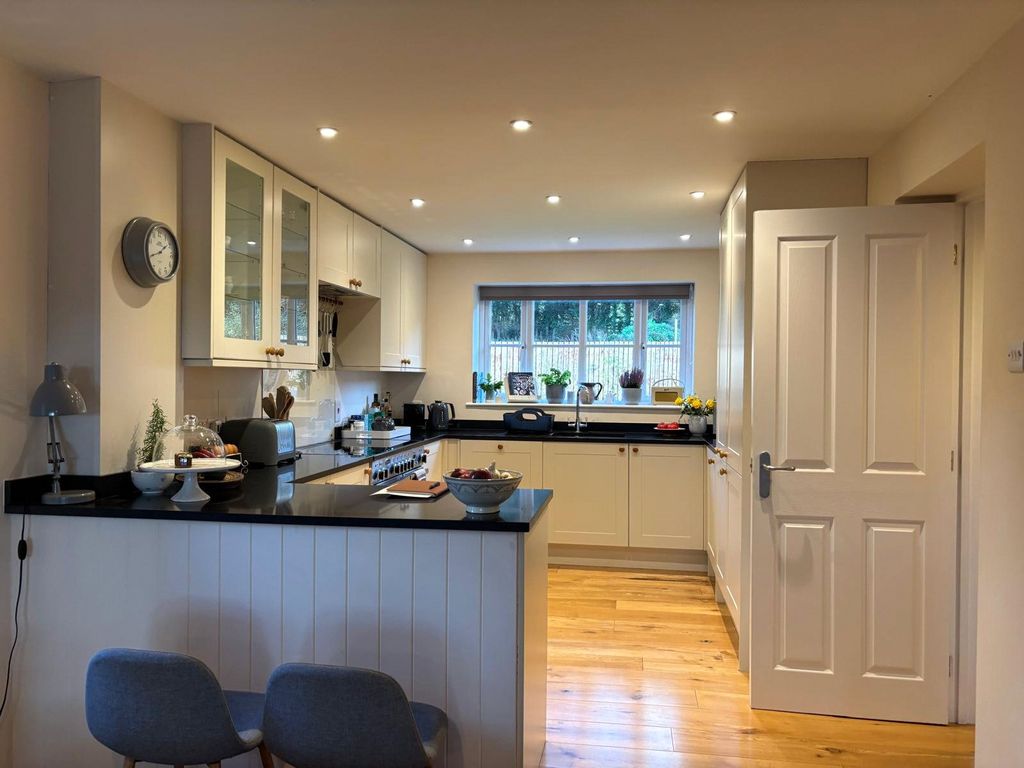 Property photo 2 of 11 Kitchen