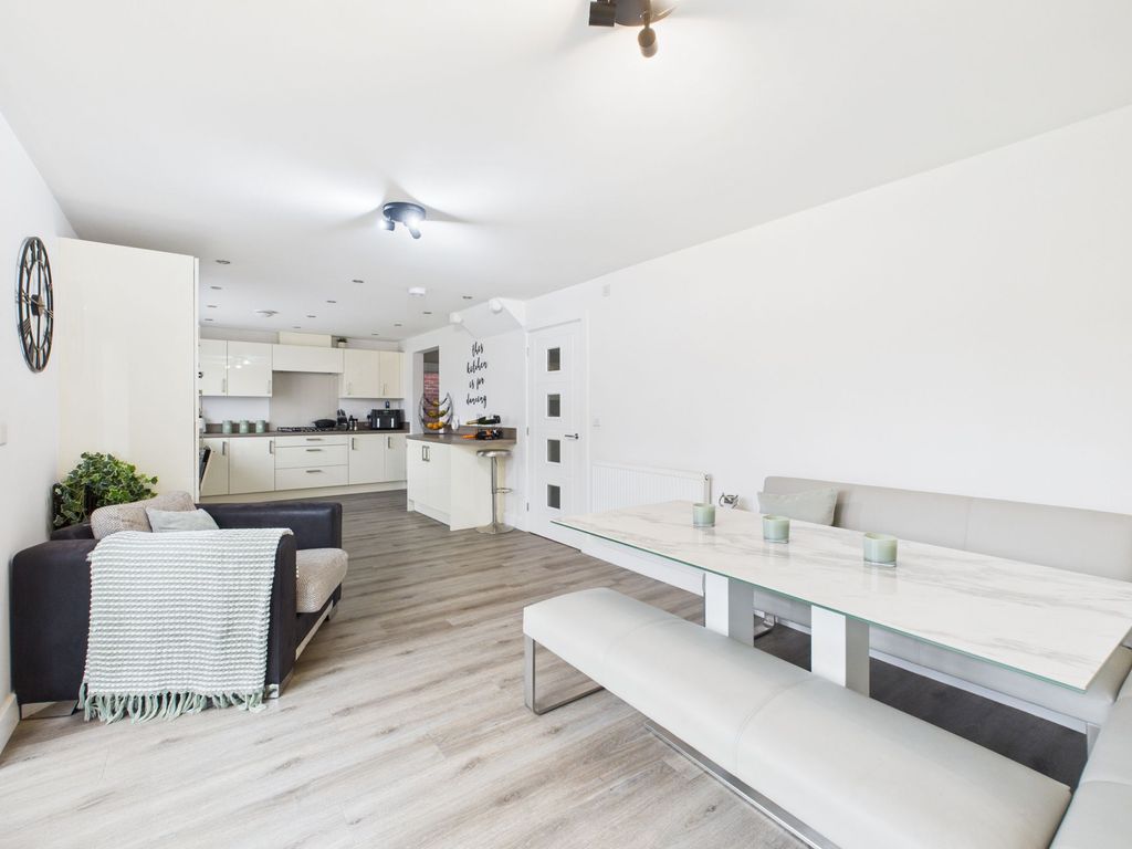 Property photo 2 of 27 Dining Kitchen