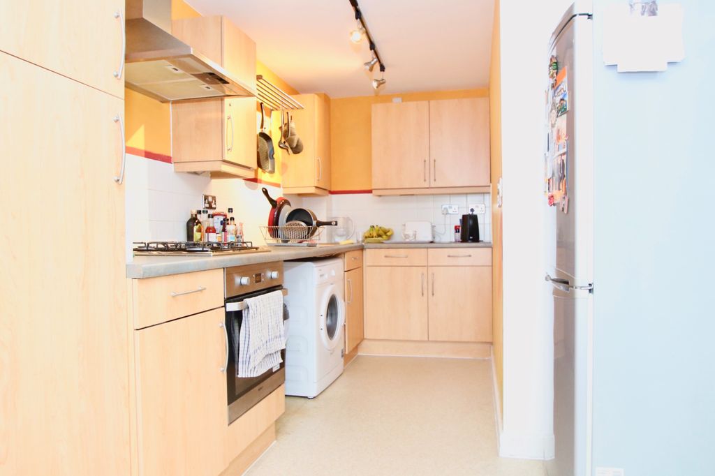 Property photo 3 of 7 Kitchen