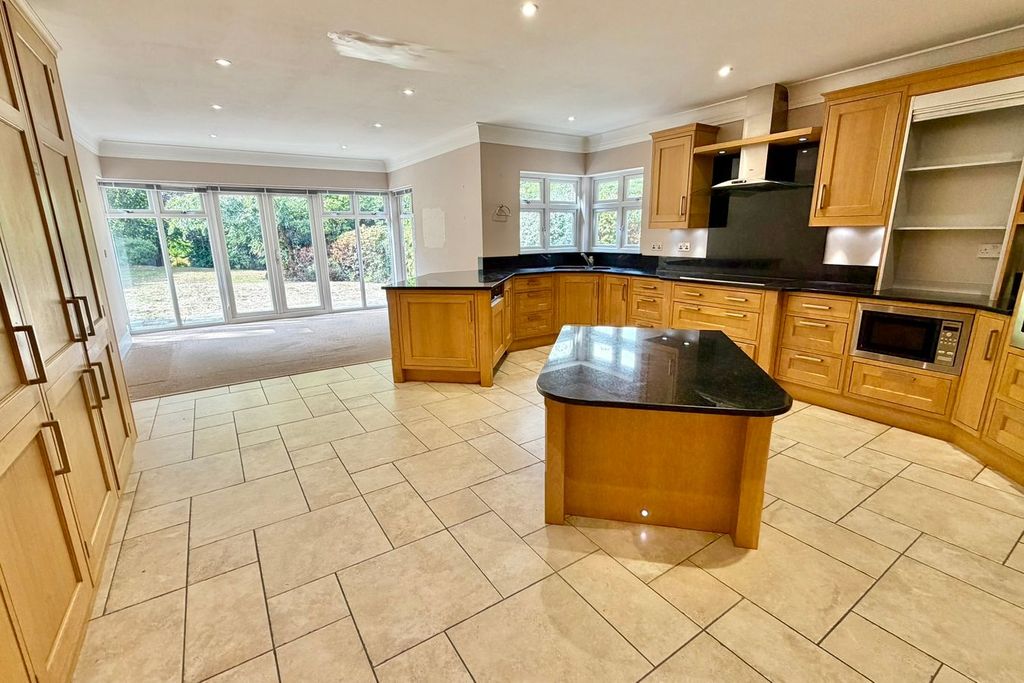 Property photo 3 of 31