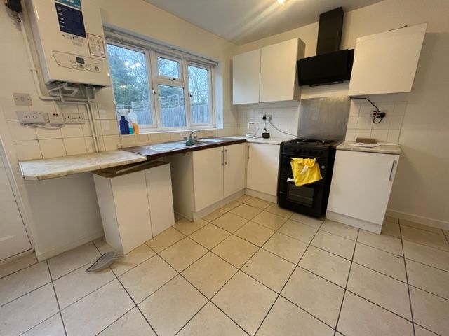 Property photo 3 of 10 Kitchen