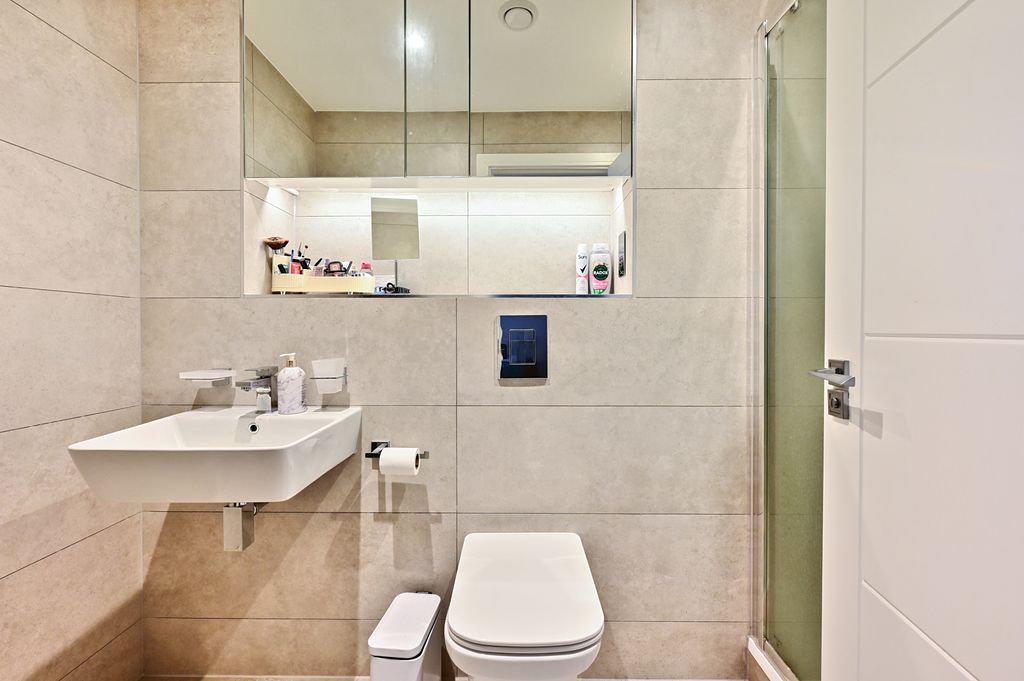 Property photo 2 of 9 En-Suite