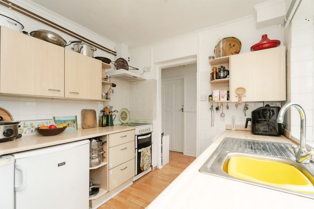 Property photo 3 of 17