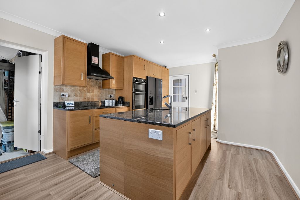 Property photo 3 of 21