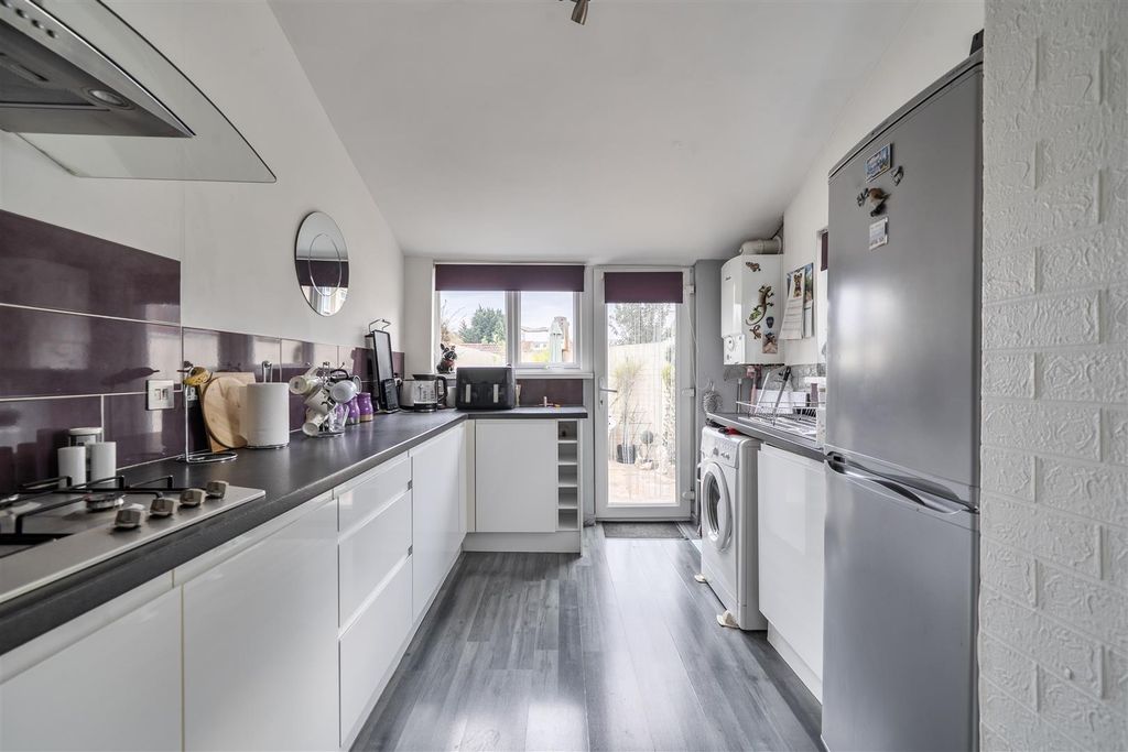Property photo 2 of 12 Kitchen
