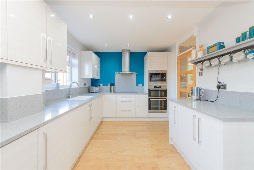 Property photo 3 of 19 Kitchen