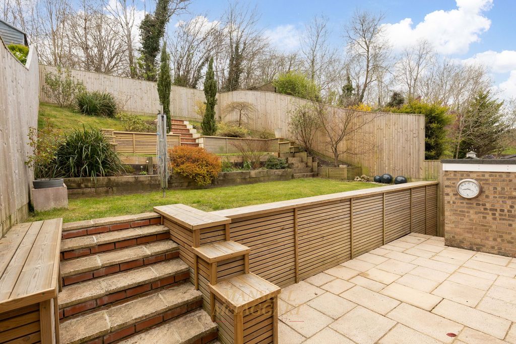 Property photo 2 of 22