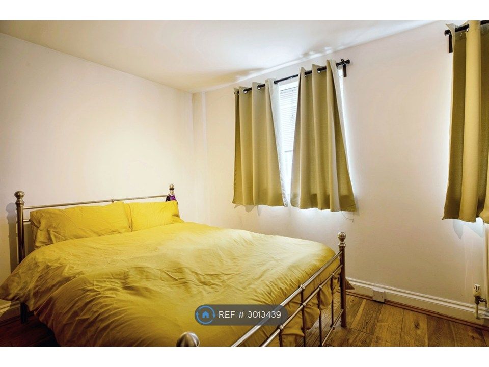 Property photo 3 of 24 First Bedroom With Ensuite
