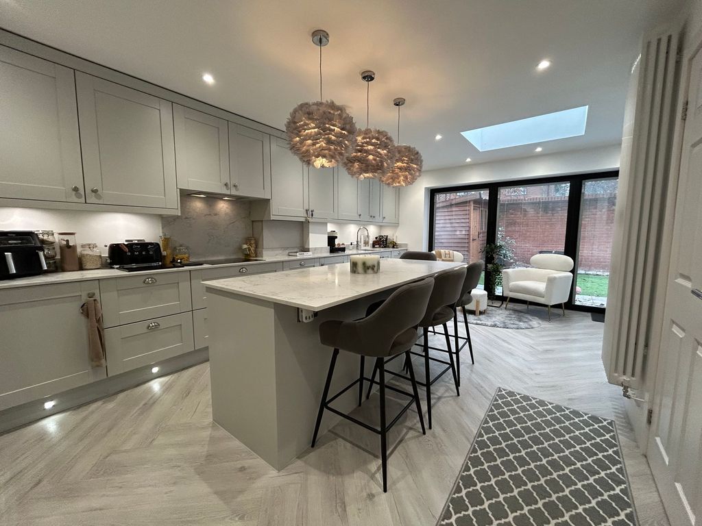 Property photo 2 of 27