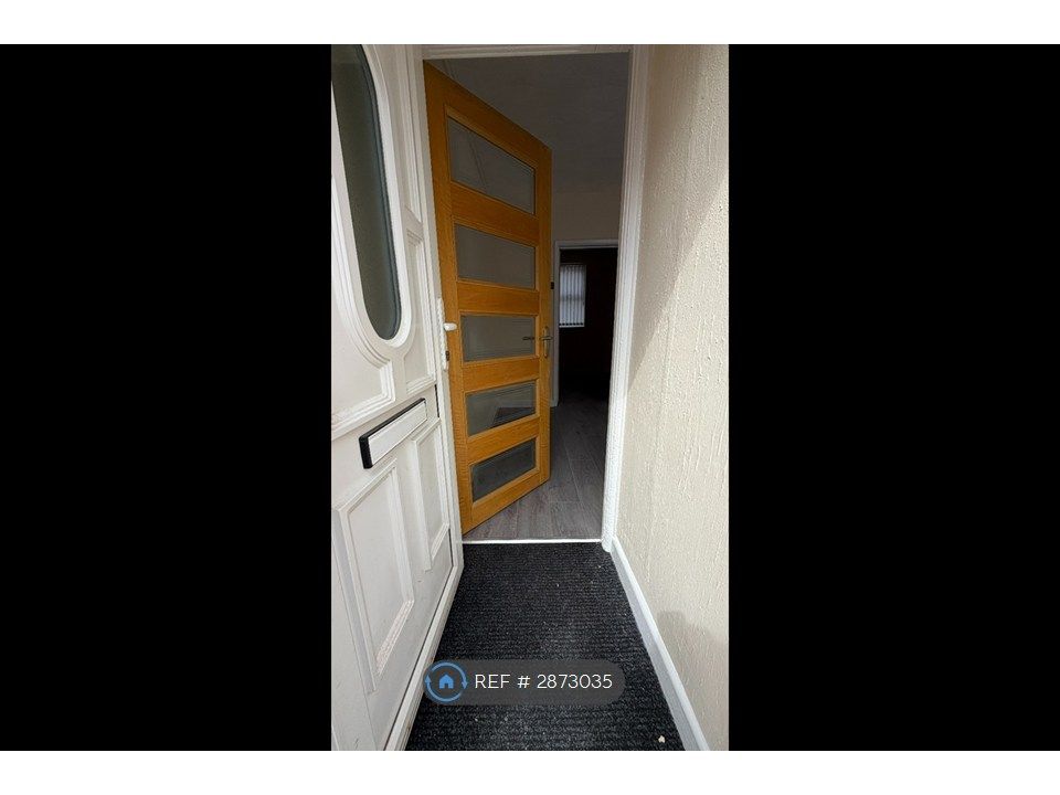 Property photo 2 of 24 Vestibule