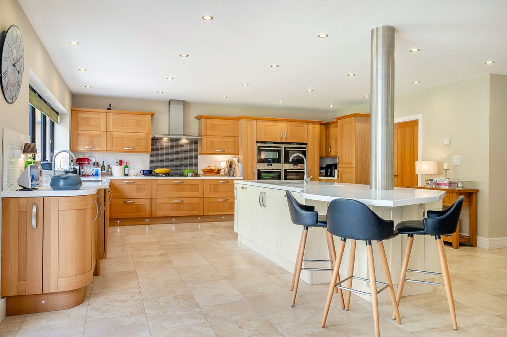 Property photo 2 of 46