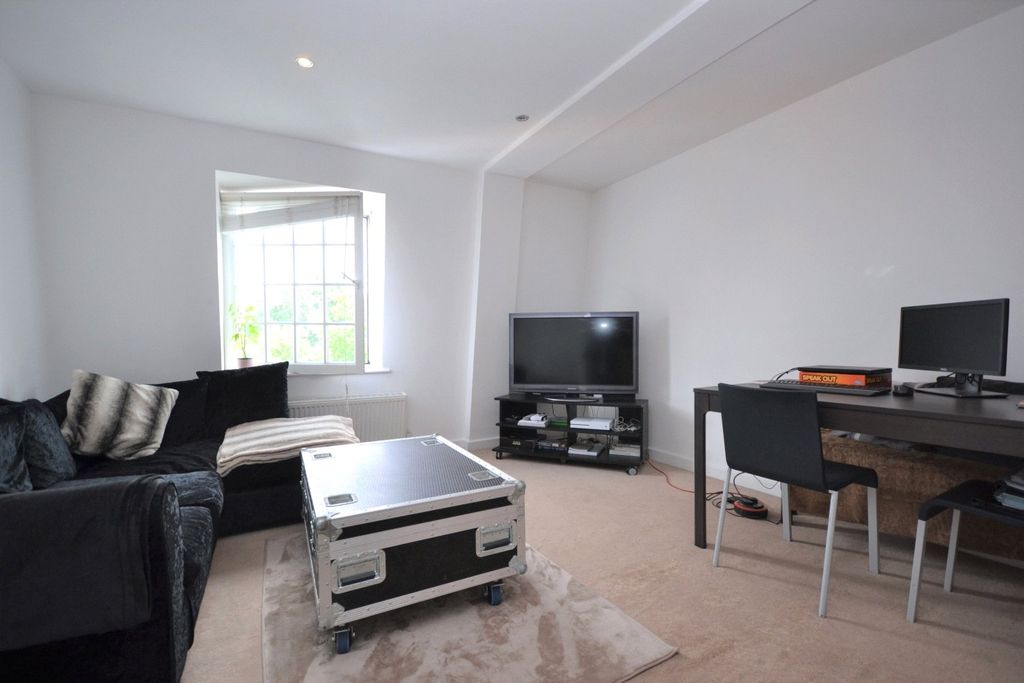 Property photo 3 of 6 Reception