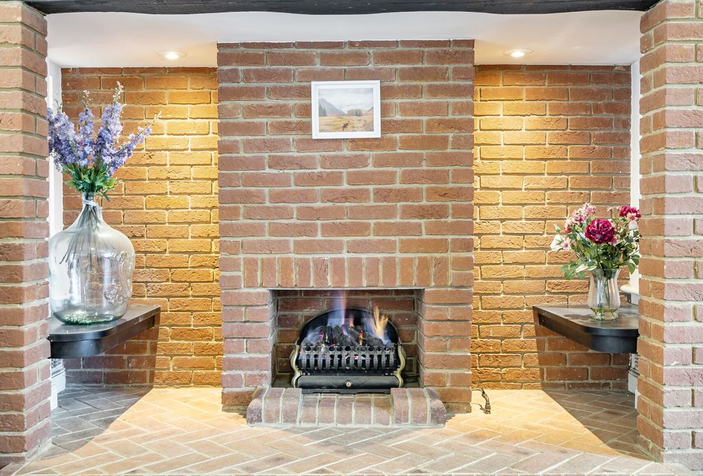 Property photo 3 of 12 1316922-43-685Db0...