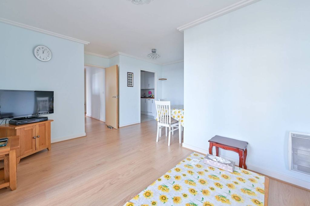 Property photo 3 of 11