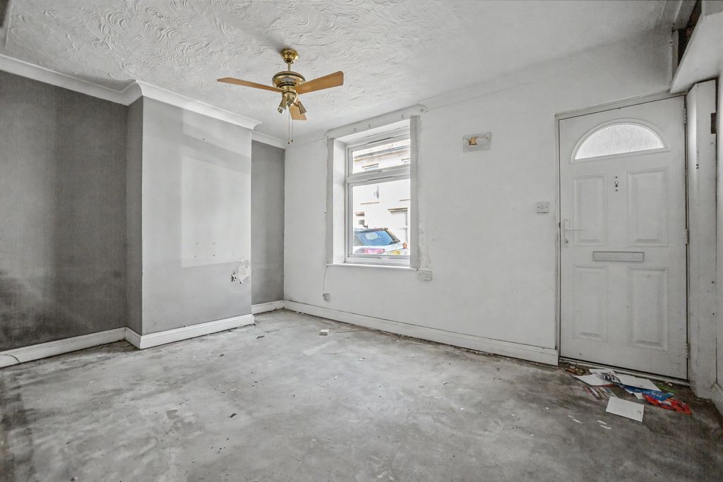 Property photo 2 of 15 93 Alma Street, Sheerness, Kent, Me12 2Ay
