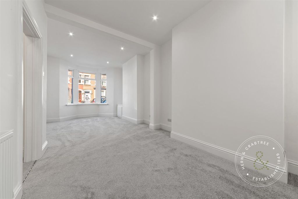 Property photo 3 of 28 Reinne-Street-17.Jpg