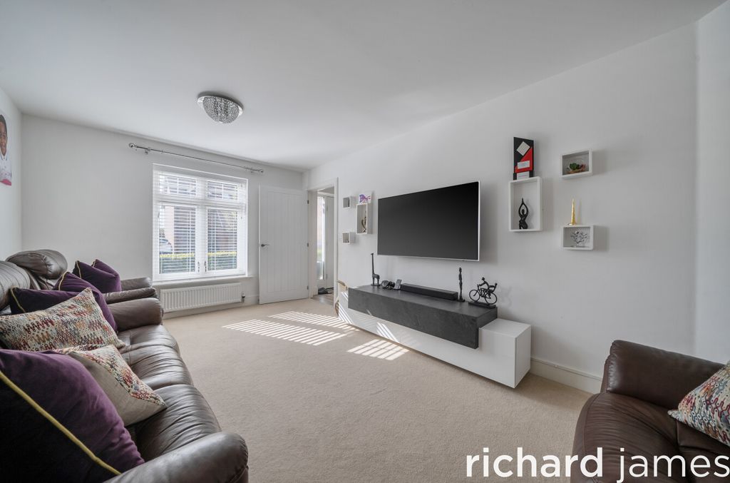 Property photo 3 of 17 F46778E2814349dc9604F78c546c9A35