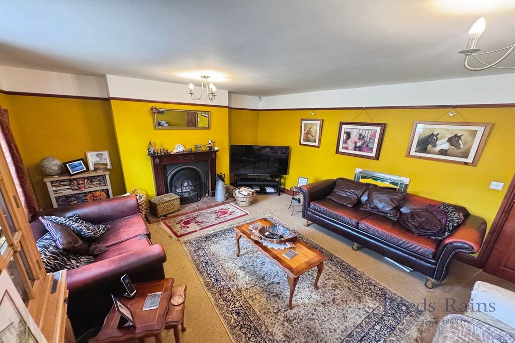 Property photo 3 of 27 Living Room