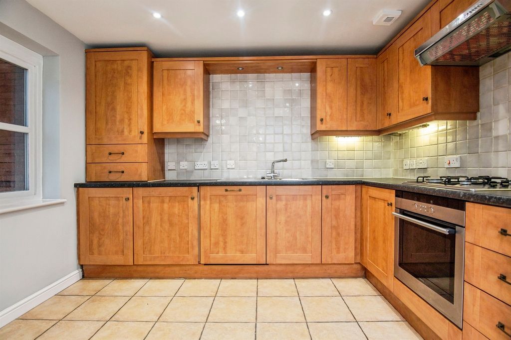 Property photo 2 of 9 Kitchen