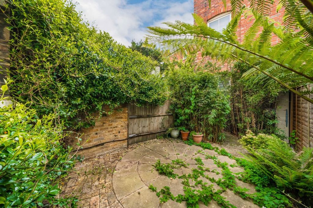 Property photo 2 of 8