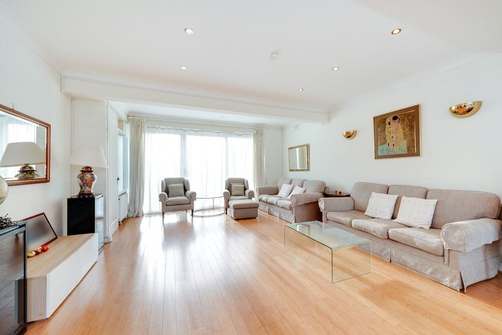 Property photo 2 of 15 Picture No. 10