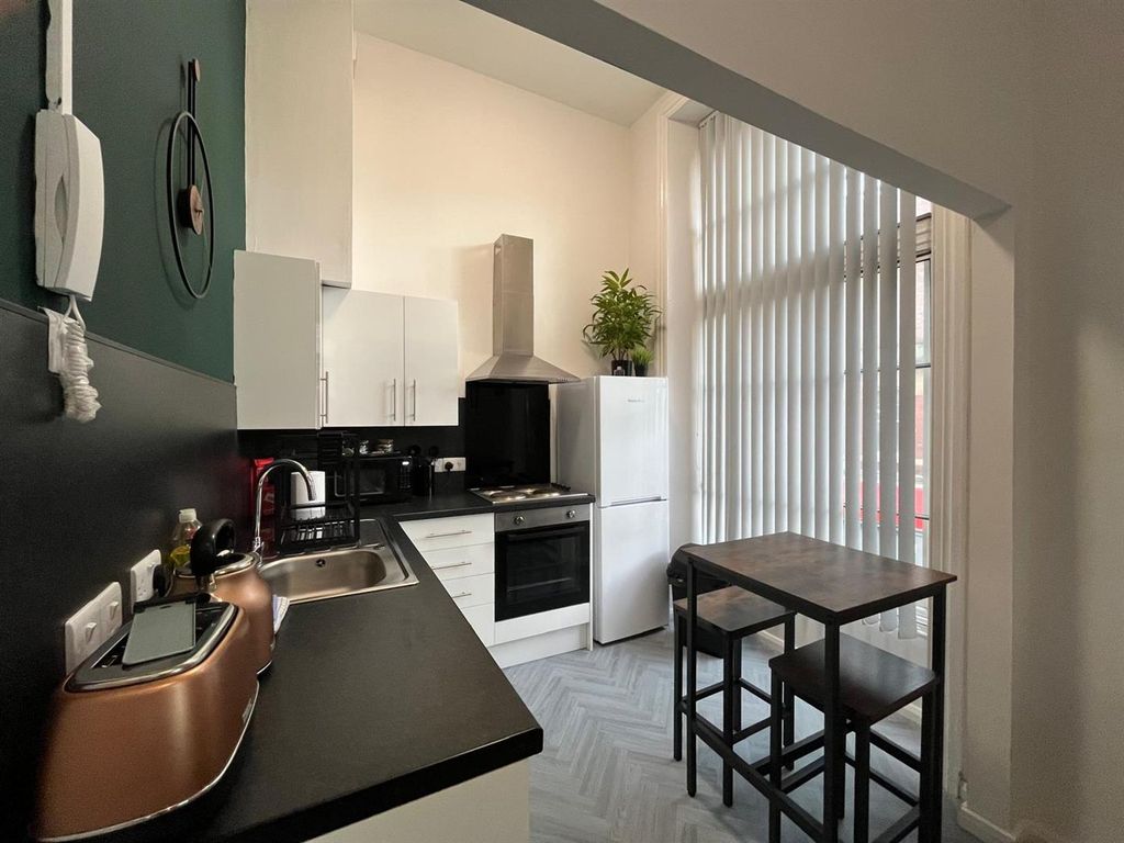 Property photo 2 of 6 Kitchen