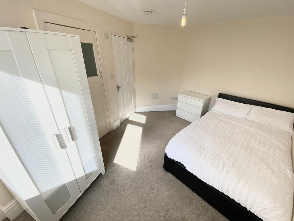 Property photo 2 of 4 3