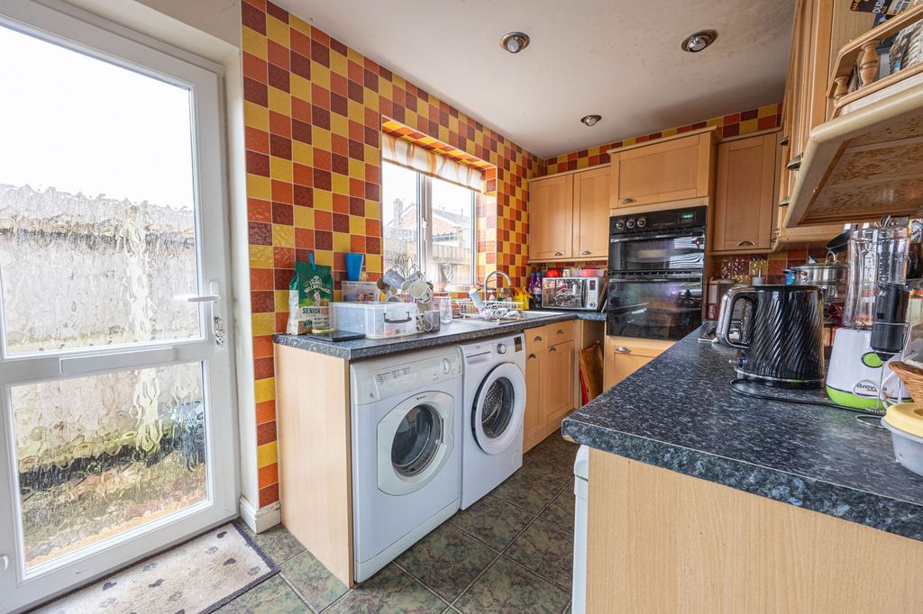 Property photo 2 of 23