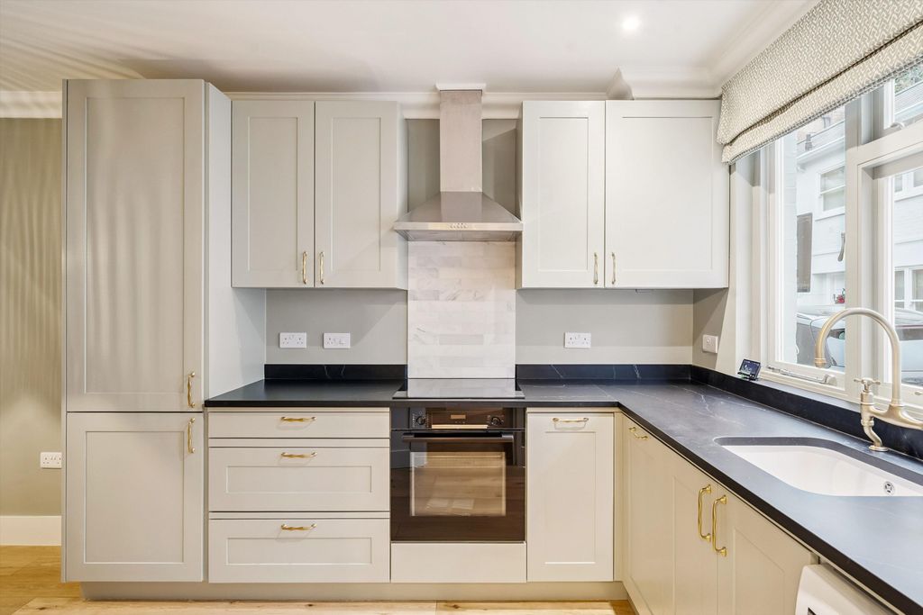 Property photo 1 of 12 Image