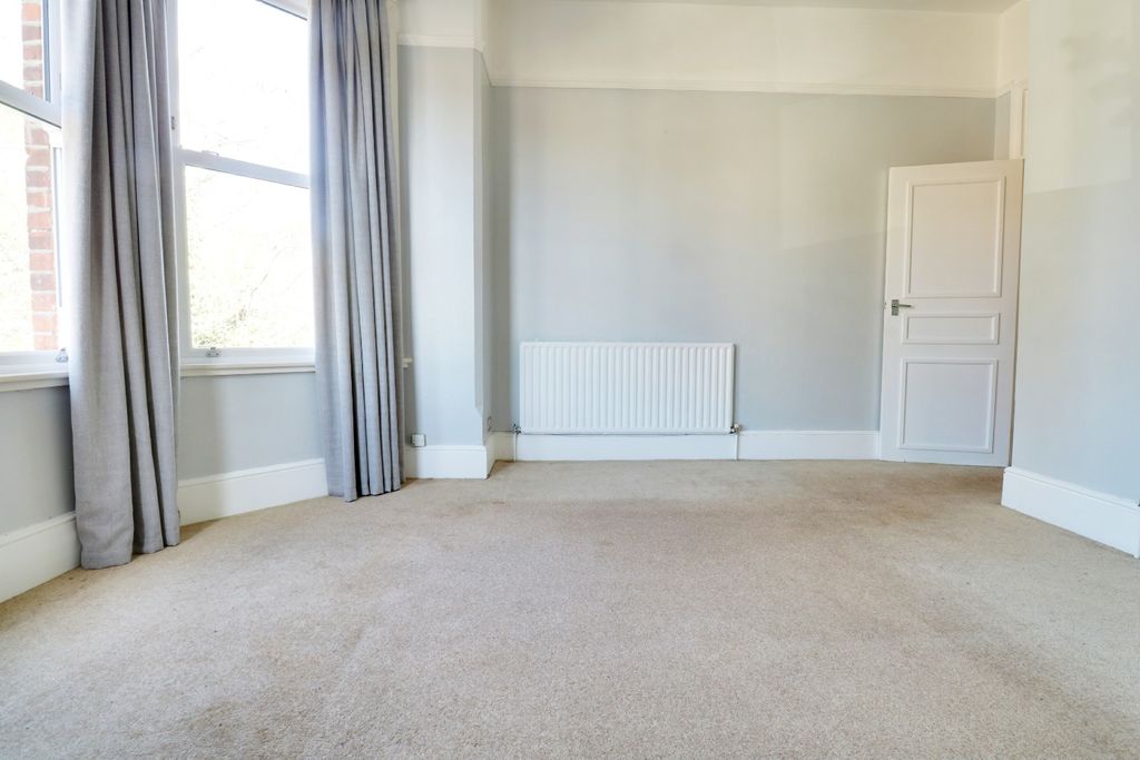 Property photo 3 of 10 4568012
