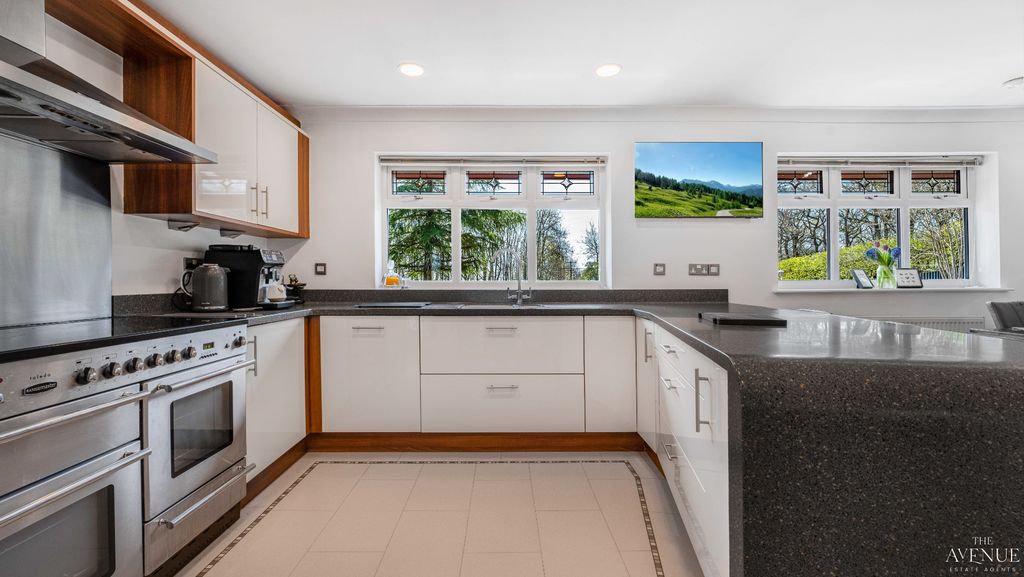 Property photo 3 of 40 4974078