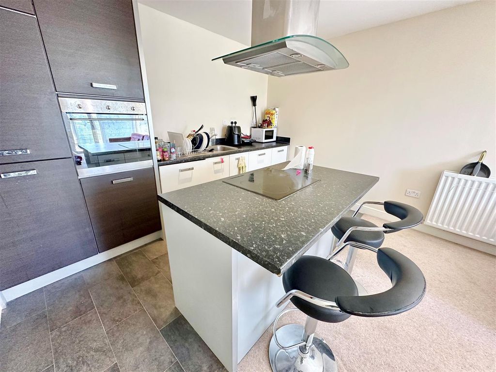 Property photo 3 of 12 Fitted Kitchen.Jpg