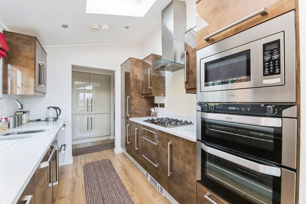 Property photo 3 of 18 Pbox-Img.Jpg