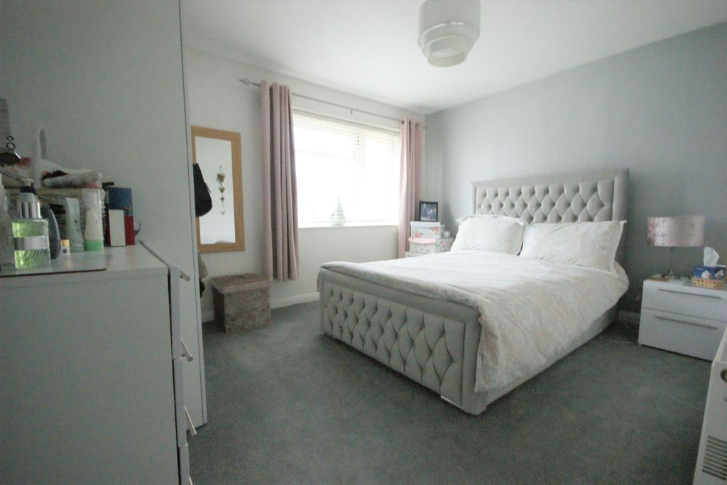 Property photo 2 of 14 Bedroom 1
