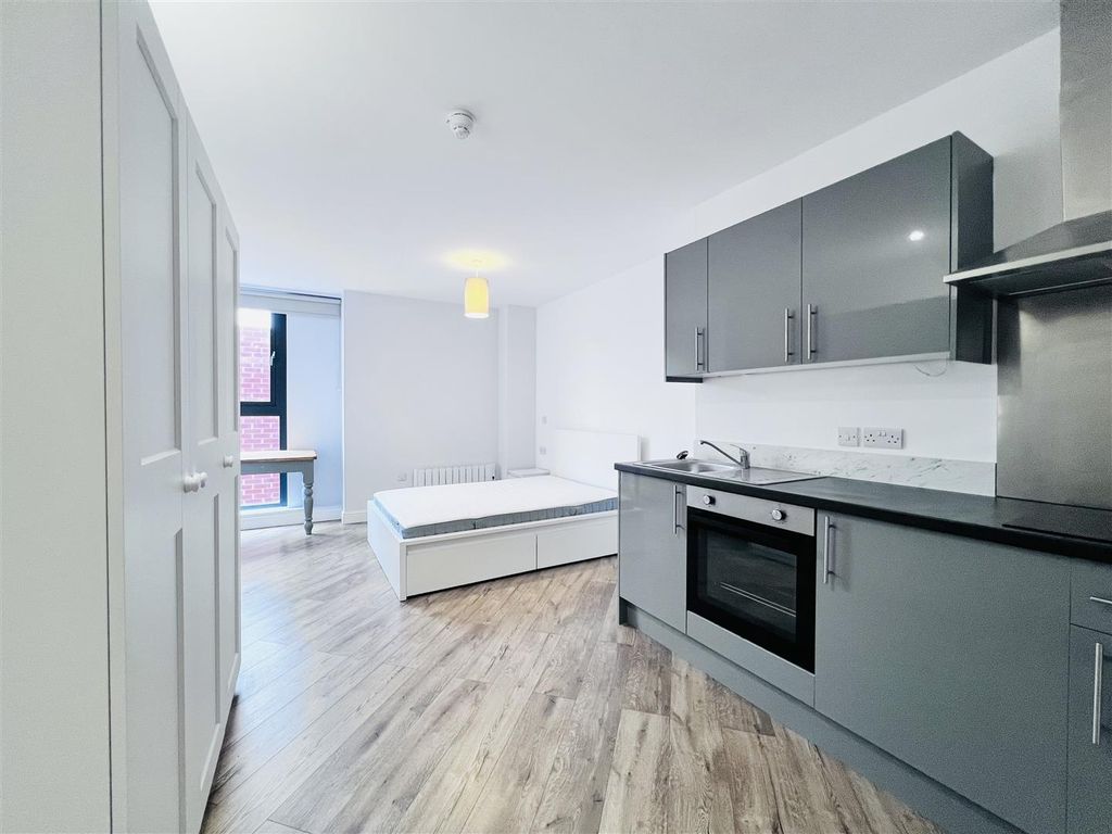 Property photo 1 of 8 Studio