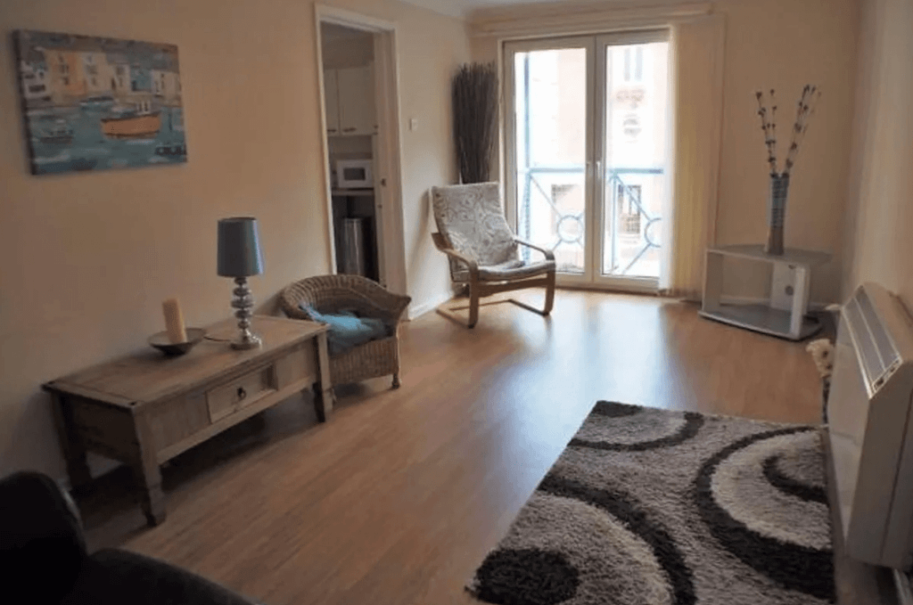 Property photo 2 of 7 39 Monmouth House 2