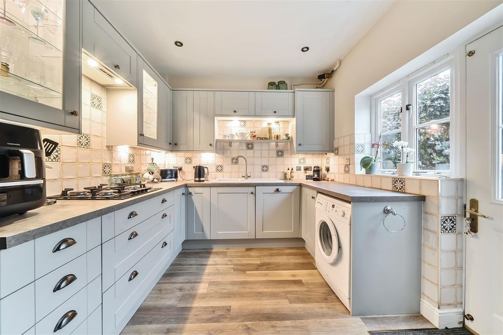 Property photo 2 of 19 Kitchen