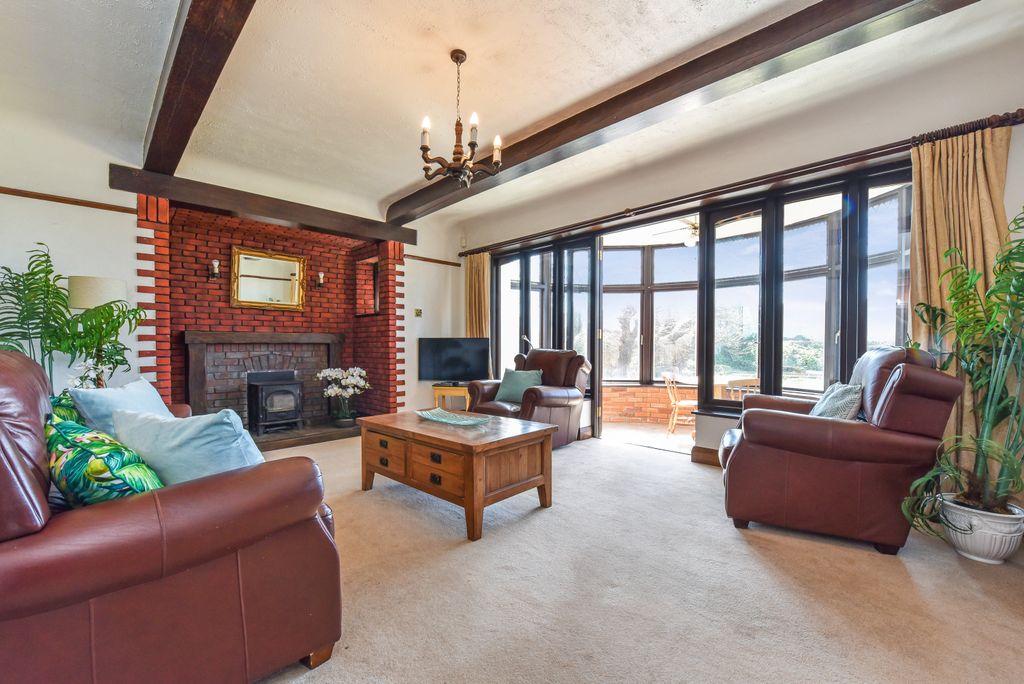 Property photo 2 of 33