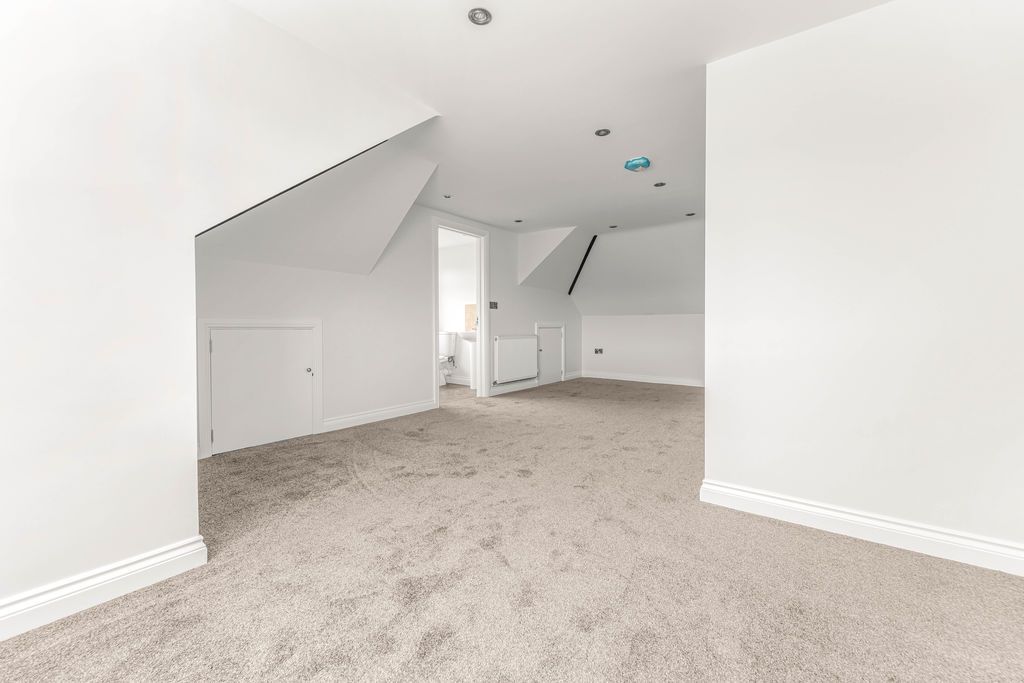 Property photo 3 of 18 Photo 2