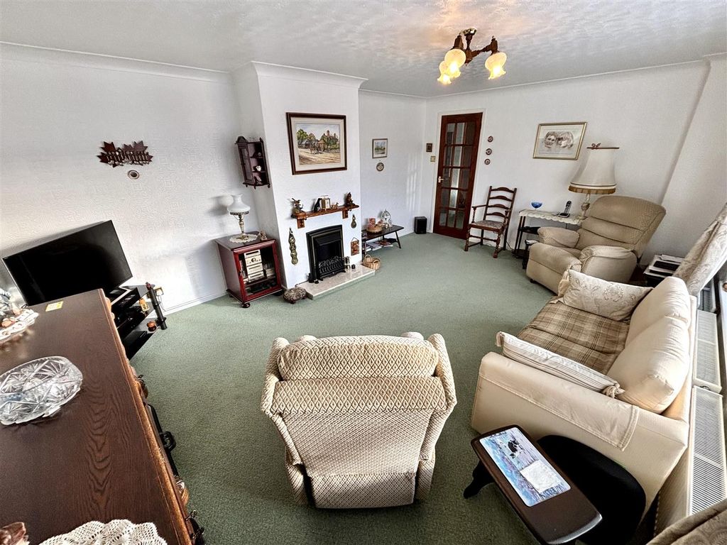 Property photo 2 of 18 Living Room