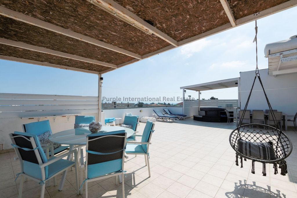 Property photo 1 of 40