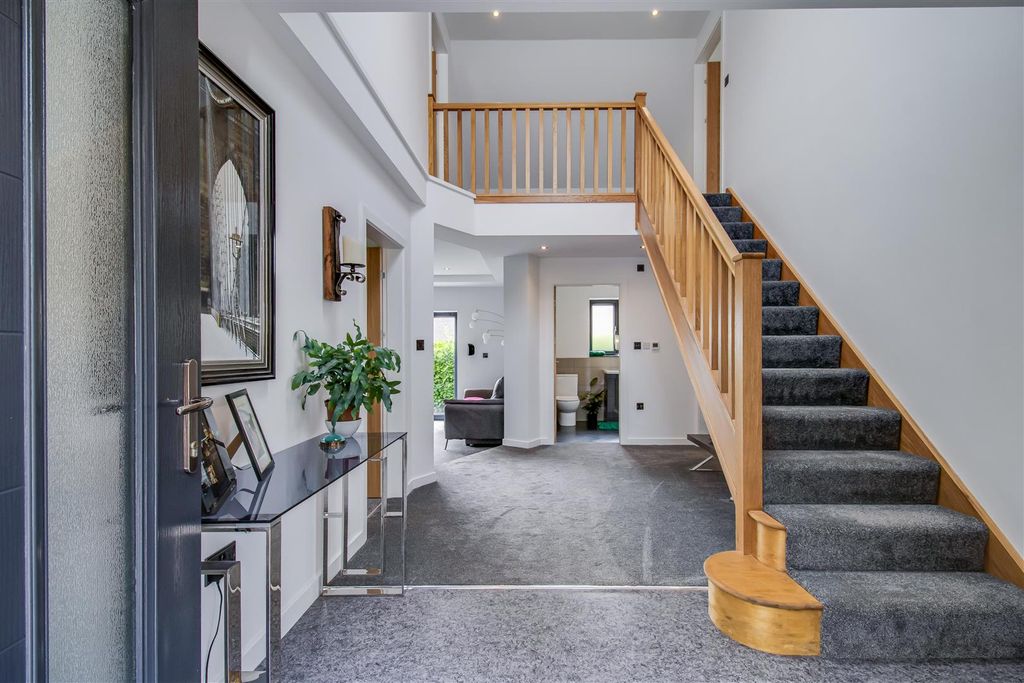 Property photo 3 of 17 Reception Hall