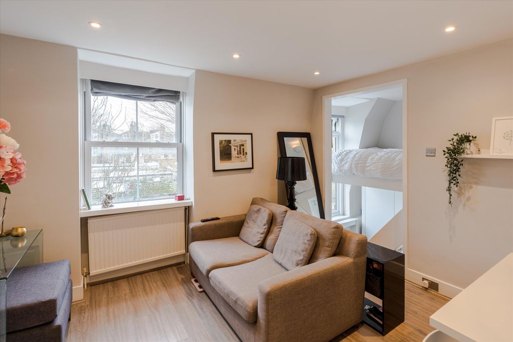 Property photo 3 of 10 Image