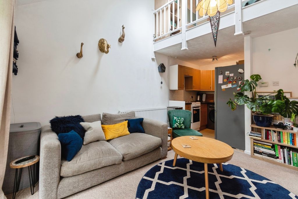 Property photo 3 of 11 Pbox-Img.Jpg