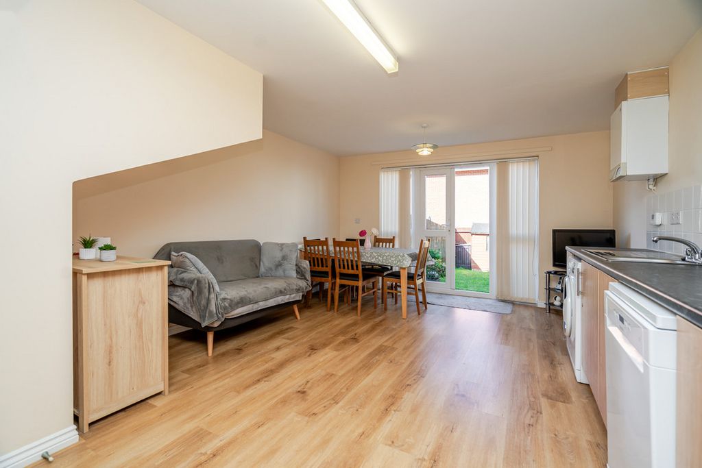 Property photo 2 of 20