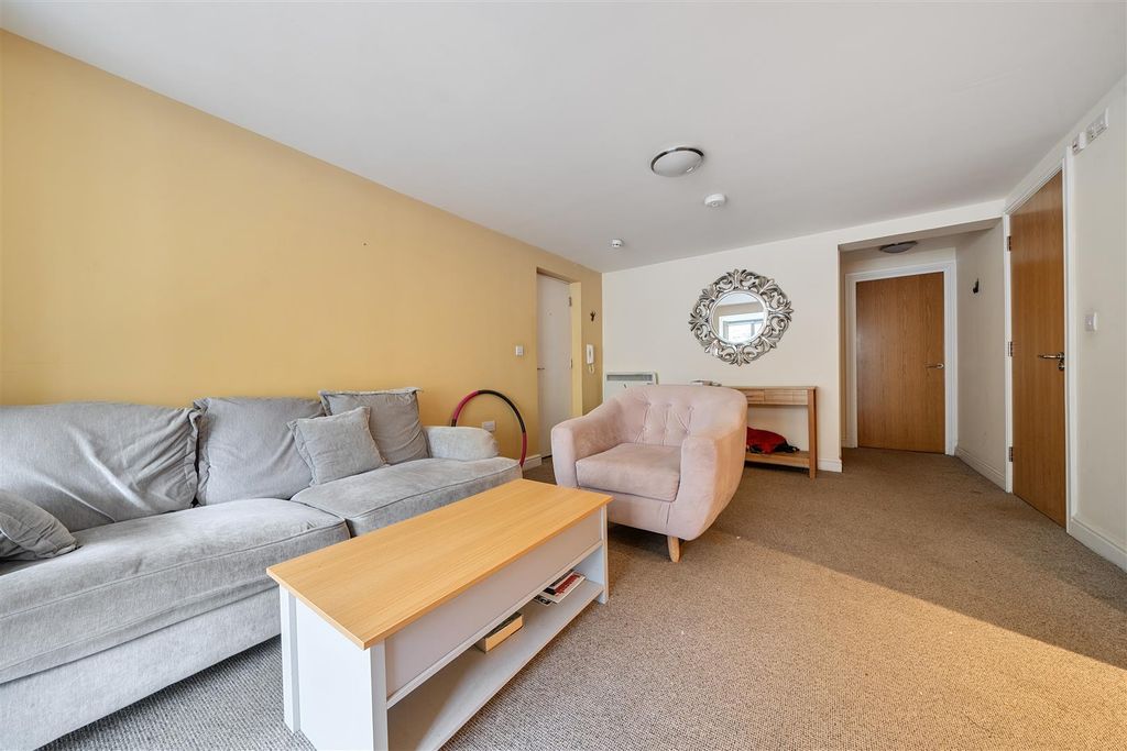 Property photo 3 of 11 1396126-8-695F93F6E6208.Jpg