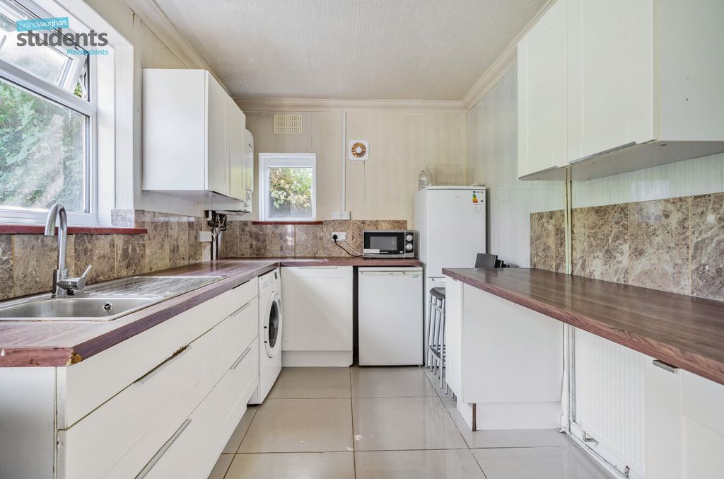 Property photo 1 of 10 E1550Fa8-0273-4F0...