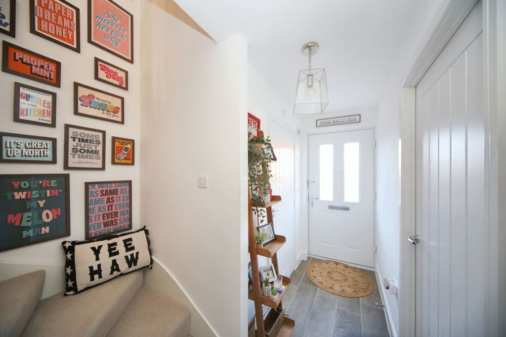 Property photo 2 of 25