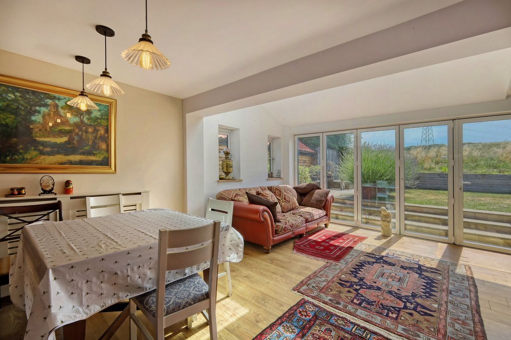 Property photo 3 of 28